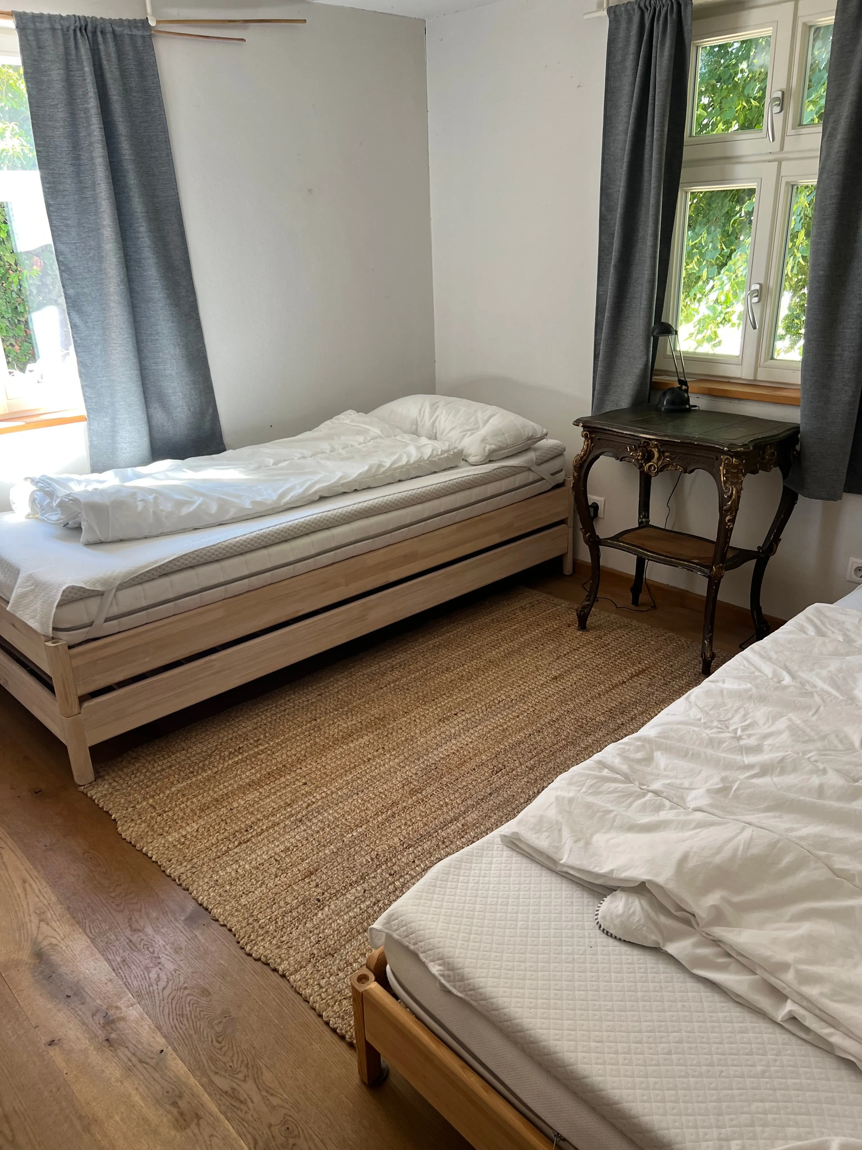 Helles Schlafzimmer mit Fachwerk